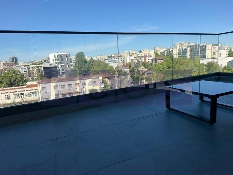 Apartament cu 3 camere decomandat în Dudești