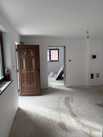 Casă cu 3 camere în Noua