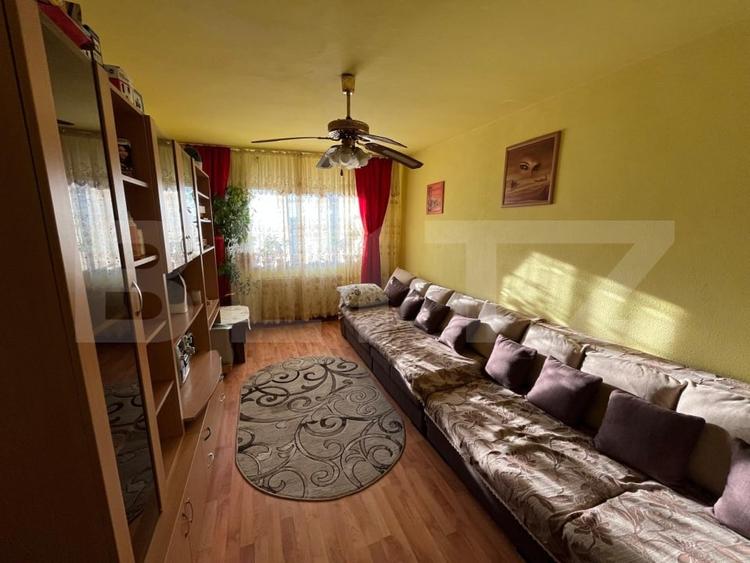 Apartament cu 3 camere decomandat, mobilat în Victoria