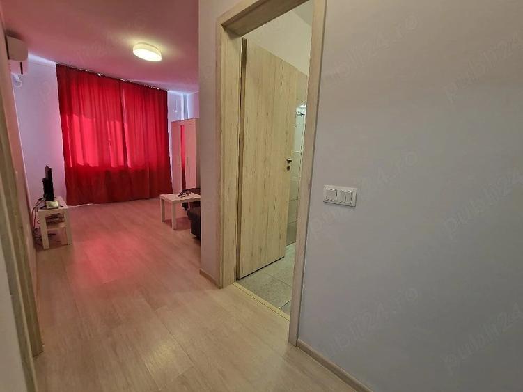 Garsonieră decomandată în Roșu