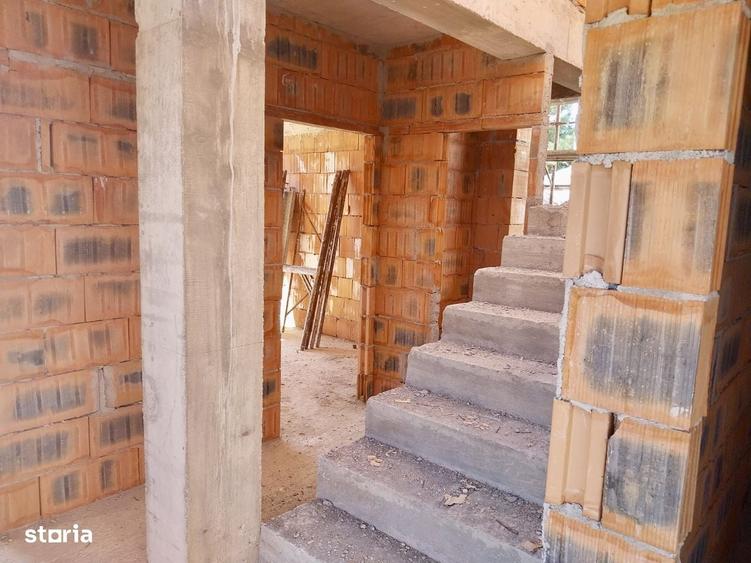 Casă cu 4 camere în Dumbrăveni