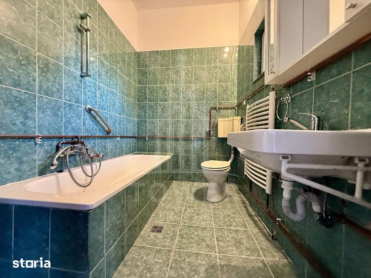 Casă cu 8 camere cu Teren 601 Mp în Turnișor