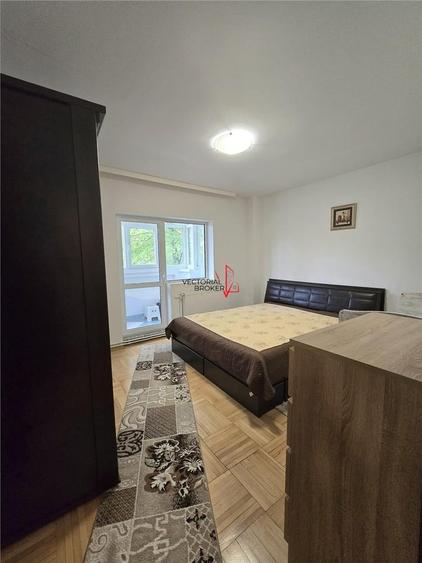 Apartament cu 3 camere decomandat, mobilat în Doamna Ghica