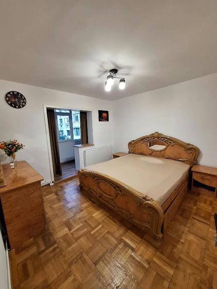 Apartament cu 2 camere decomandat în Micro 20