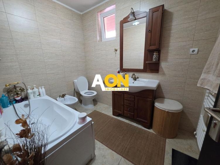 Casă individuală cu 3 camere cu Canalizare în Cetate