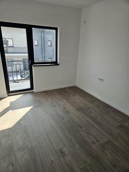 Casă individuală cu 4 camere cu Canalizare în Exterior Vest