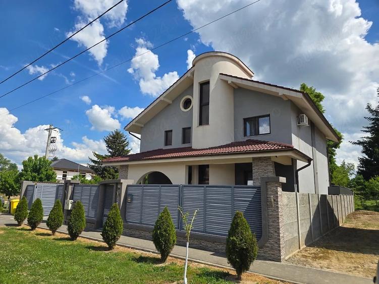 Casă cu Teren 450 Mp în Central