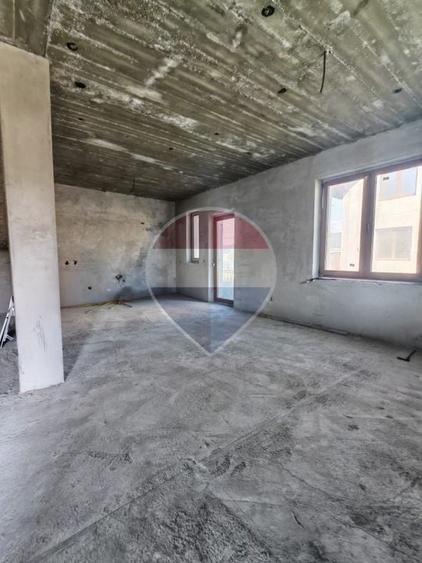 Casă individuală cu 5 camere cu Teren 570 Mp în Nord-Vest