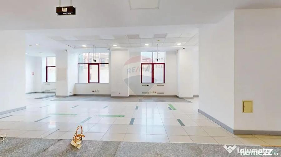 Spațiu comercial, de 250 mp, în Ultracentral