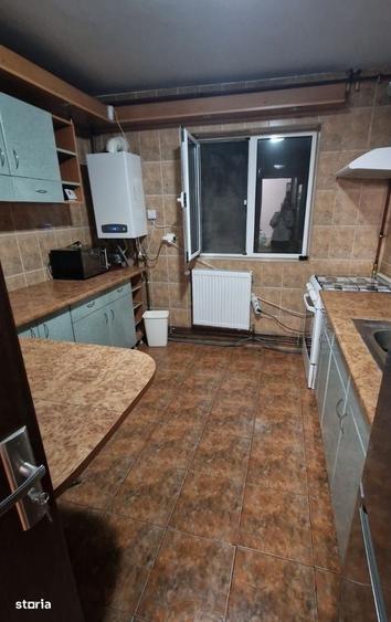 Apartament cu 3 camere semidecomandat în Central