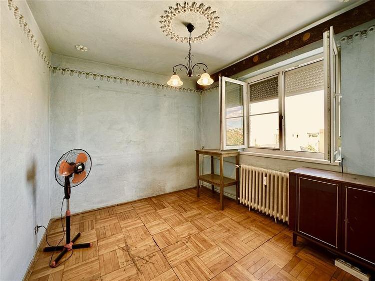 Apartament cu 4 camere decomandat în Central