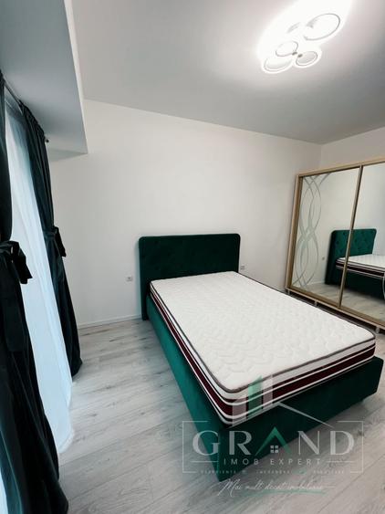 Apartament cu 3 camere semidecomandat, mobilat în Semicentral