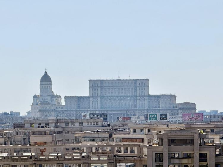 Apartament cu 4 camere decomandat în Unirii