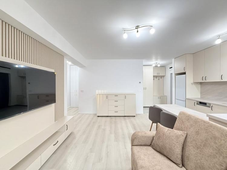 Apartament cu 3 camere decomandat, mobilat în Lipovei