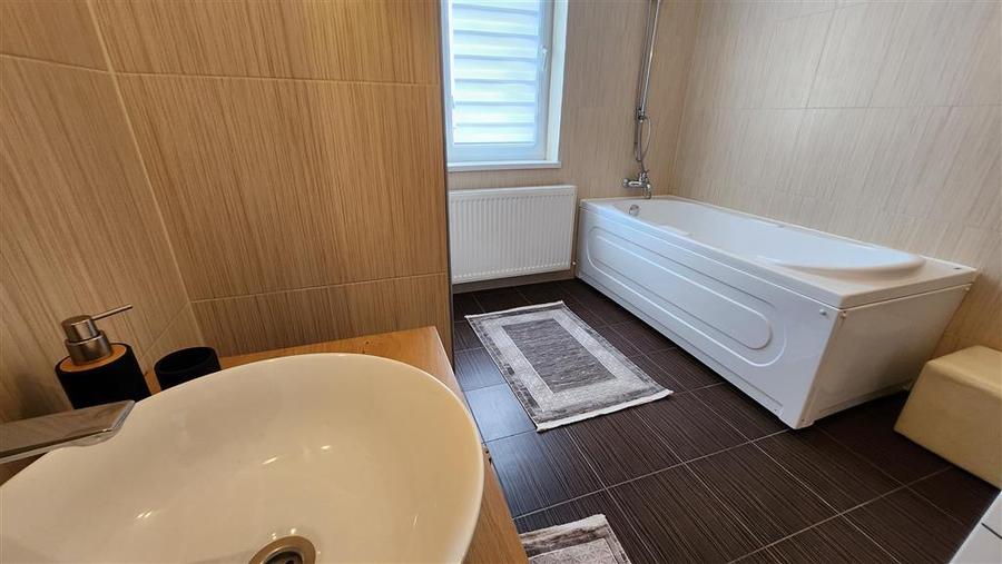 Apartament cu 3 camere decomandat, mobilat în George Enescu