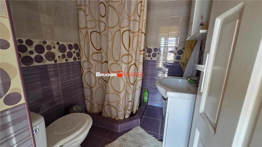 Casă cu 6 camere în Central