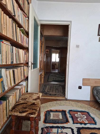 Apartament cu 4 camere decomandat, mobilat în Central