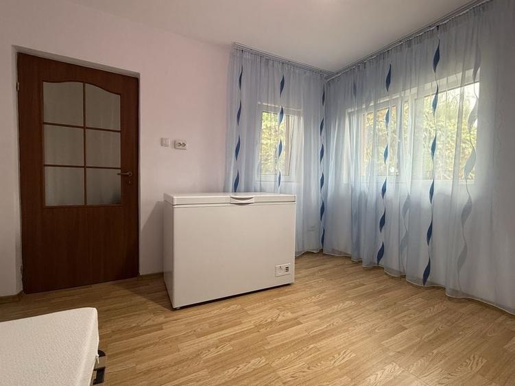 Casă cu 4 camere în Tătărani