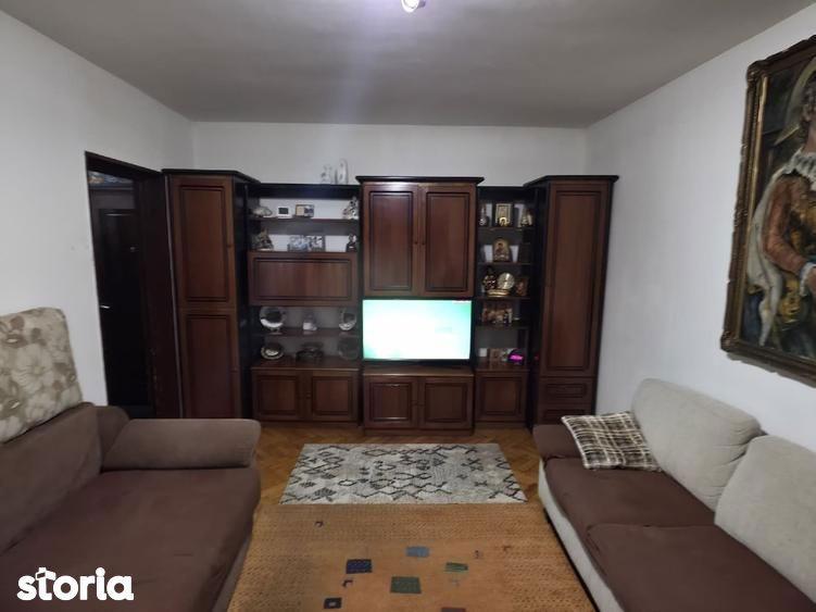 Apartament cu 4 camere decomandat, mobilat în Rahova
