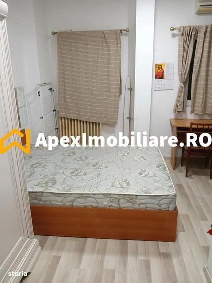 Garsonieră decomandată în Romană