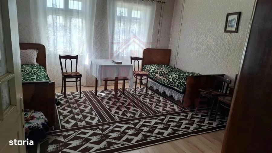 Casă cu 3 camere decomandat în Central