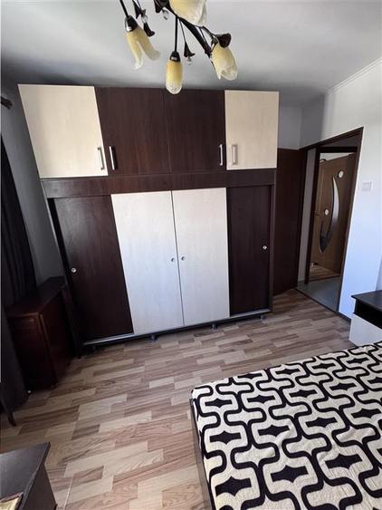 Apartament cu 2 camere semidecomandat în Apărătorii Patriei