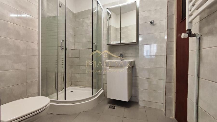Casă individuală cu 6 camere cu Canalizare în Decebal