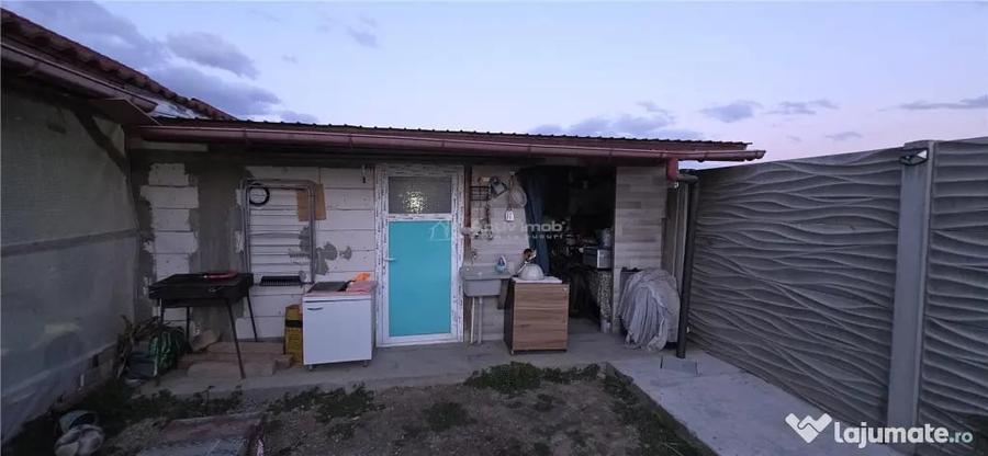Casă cu 3 camere cu Teren 250 Mp în Bucovăț (Remetea Mare)