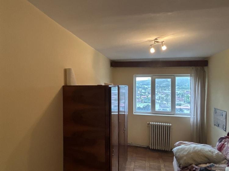 Apartament cu 4 camere decomandat în Bistrița