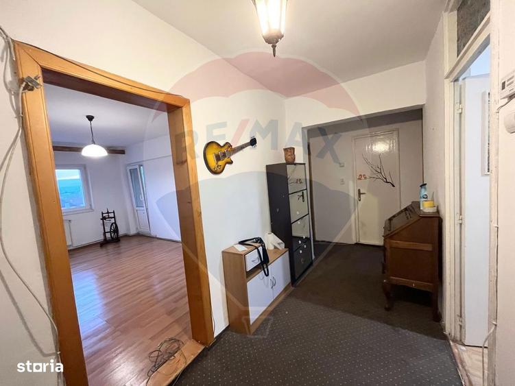 Apartament cu 3 camere, mobilat în Central