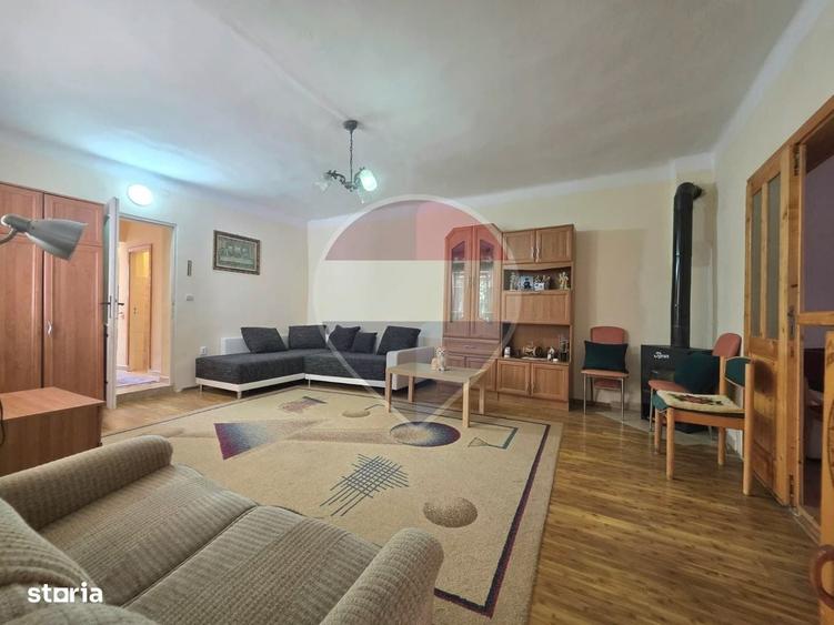 Casa cu priveliste frumoasa si curte proprie-strada Anton Pann Medias - 7
