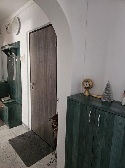 Apartament cu 4 camere decomandat în Zimandcuz