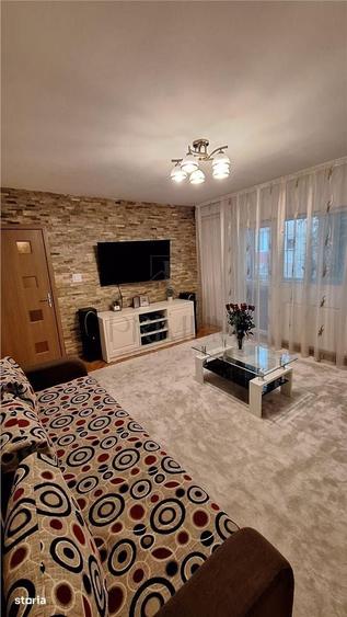 Apartament cu 4 camere decomandat în Complex Studențesc