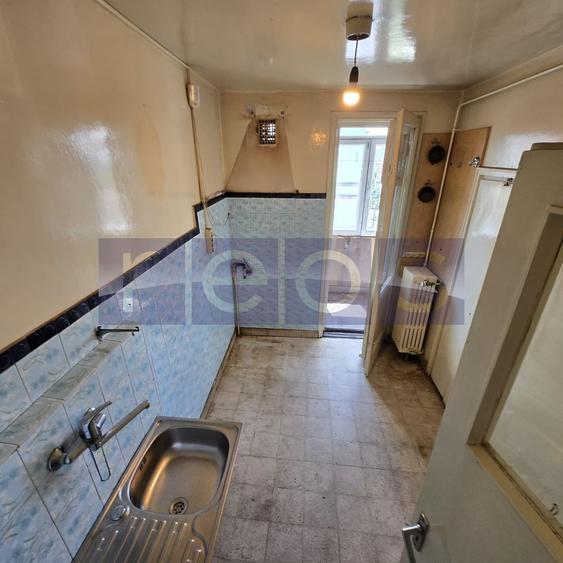 Apartament cu 3 camere decomandat în Barbu Văcărescu