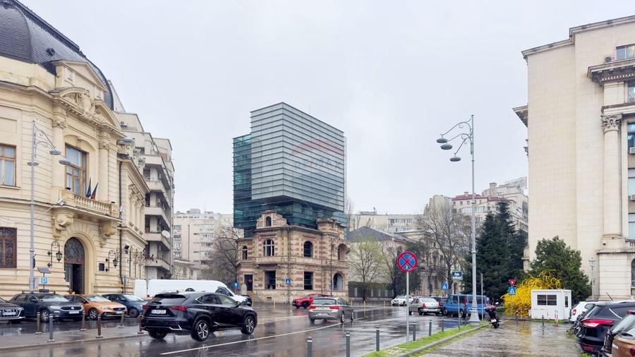 Apartament cu 3 camere semidecomandat în Universitate