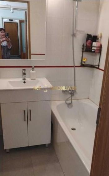 Apartament cu 3 camere semidecomandat, mobilat în Ozana