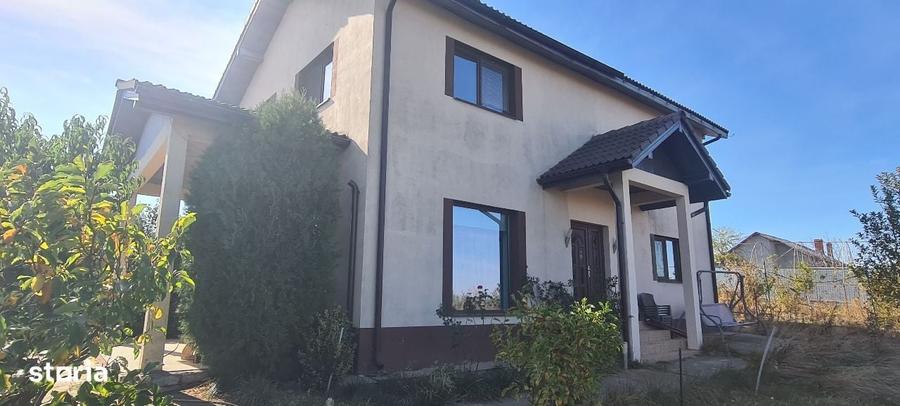 Casă cu 4 camere în Ghercești
