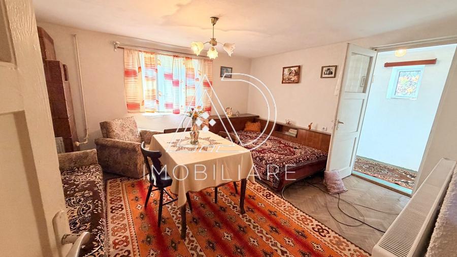 Casă individuală cu 5 camere cu Teren 930 Mp în Central