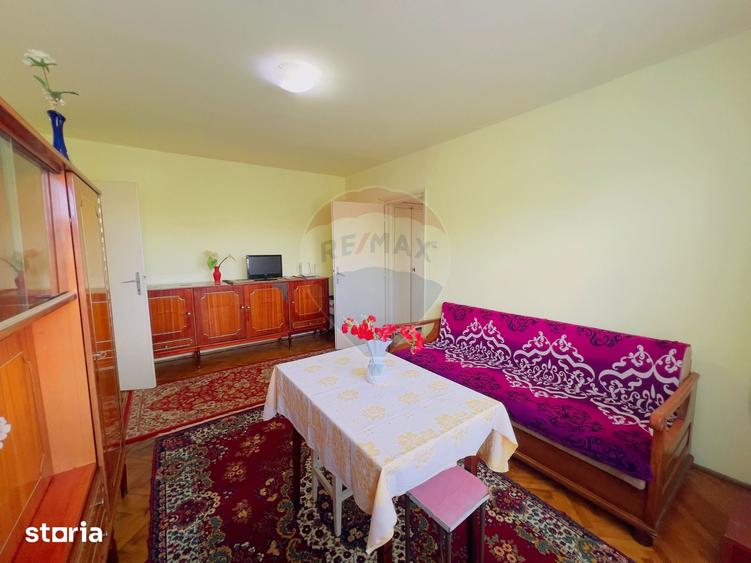 Apartament cu 3 camere semidecomandat în Podgoria