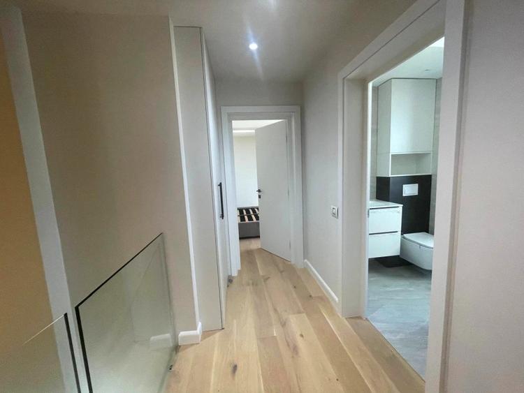 Apartament cu 3 camere semidecomandat, mobilat în Bună Ziua