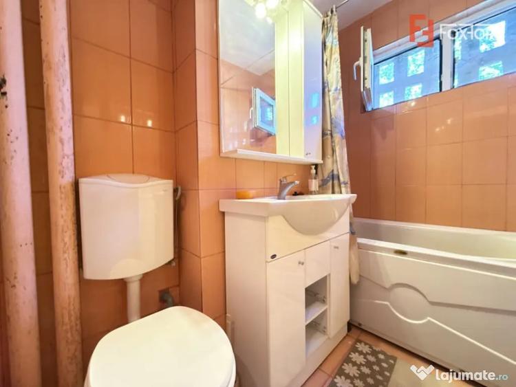Apartament cu 3 camere semidecomandat în Dacia