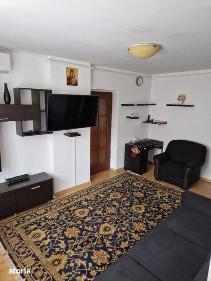 Apartament cu 3 camere, mobilat în Pajura