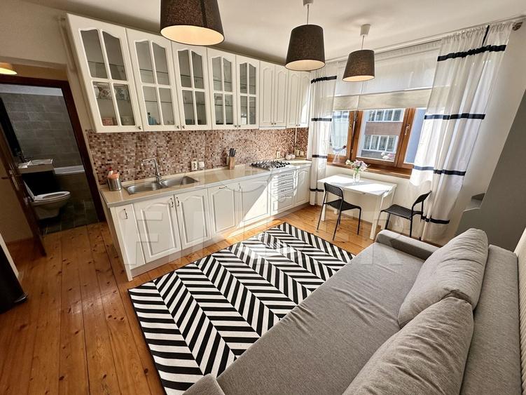 Apartament cu 3 camere semidecomandat, mobilat în Plopilor