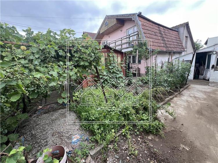 Casă individuală cu 4 camere cu Canalizare în Ștrand