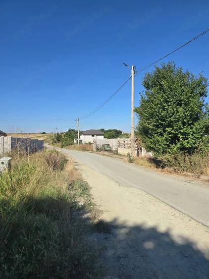 Teren de 600 mp, în Lazu