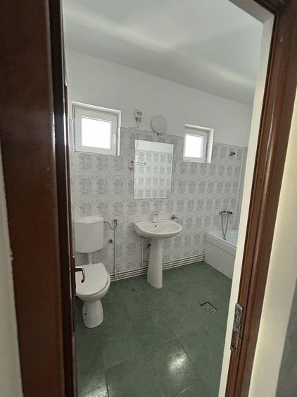 Casă cu 4 camere cu Teren 300 Mp în Central