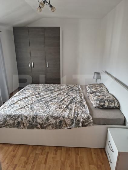 Apartament cu 2 camere semidecomandat, mobilat în Est