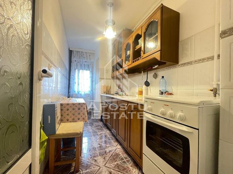 Apartament cu 2 camere semidecomandat, mobilat în Aurel Vlaicu
