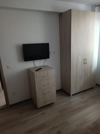 Garsonieră decomandată, mobilată în Valea Adâncă