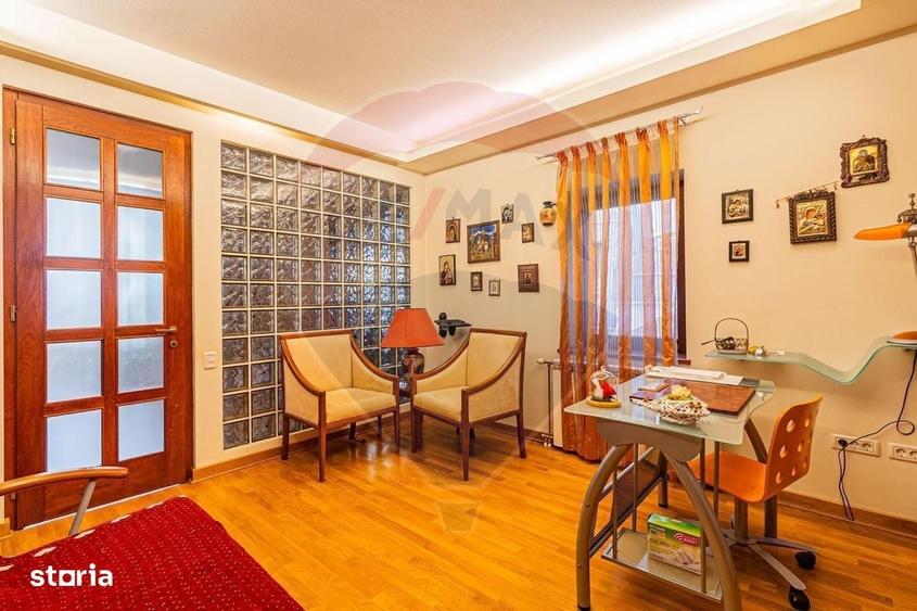 Casă cu 4 camere în Centrul Istoric